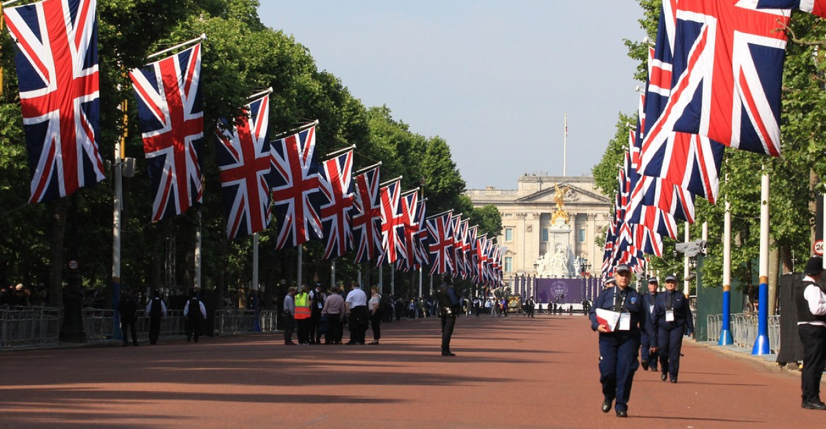 the queen's platinum jubilee, union jack flags, cavalry, guards, united kingdom, admiralty arch, queen's birthday parade, queen elizabeth ii, royal family, british royal family, uk, london, royal family, royal family, royal family, royal family, royal family