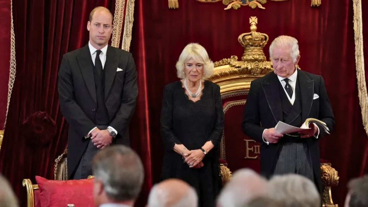 Experts Call For Historic Royal Purge as Family Rift Widens Under New King