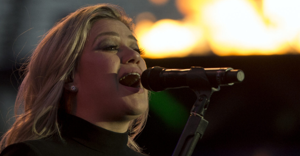 Kelly Clarkson performs during opening ceremonies for the 2018 Warrior Games at the Air Force Academy in Colorado Springs, Colo. June 2, 2018. (DoD photo by EJ Hersom)..