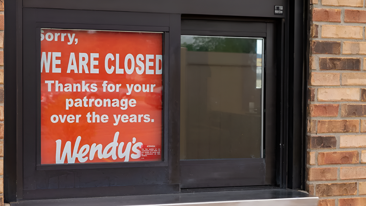8,000 Workers Face Layoffs as Wendy’s Closes 300 Restaurants​ – Largest Cutback in 5 Years