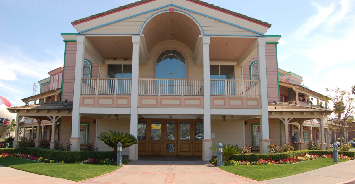 Exterior Buck Owens Crystal Palace Front