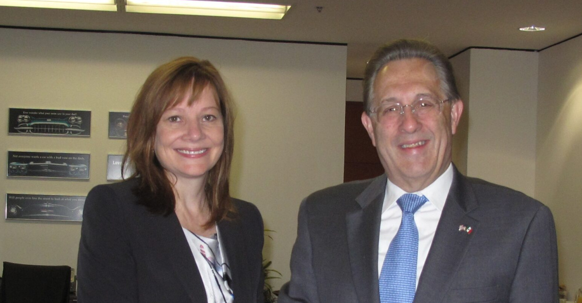 El Embajador Wayne se reunió con la CEO Global de General Motors, Mary T. Barra, el 13 de agosto durante su primer visita oficial a México en el puesto. La Sra. Barra es la primer mujer CEO de un importante fabricante de autos a nivel mundial. General Motors ha tenido presencia en México por casi ochenta años y emplea a 12 mil personas en cuatro plantas, además de contar con una oficina corporativa en la Ciudad de México.