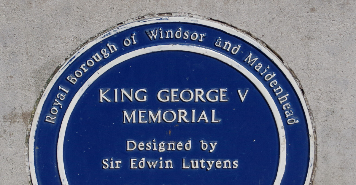 Plaque on the George V Memorial Fountain in Windsor.