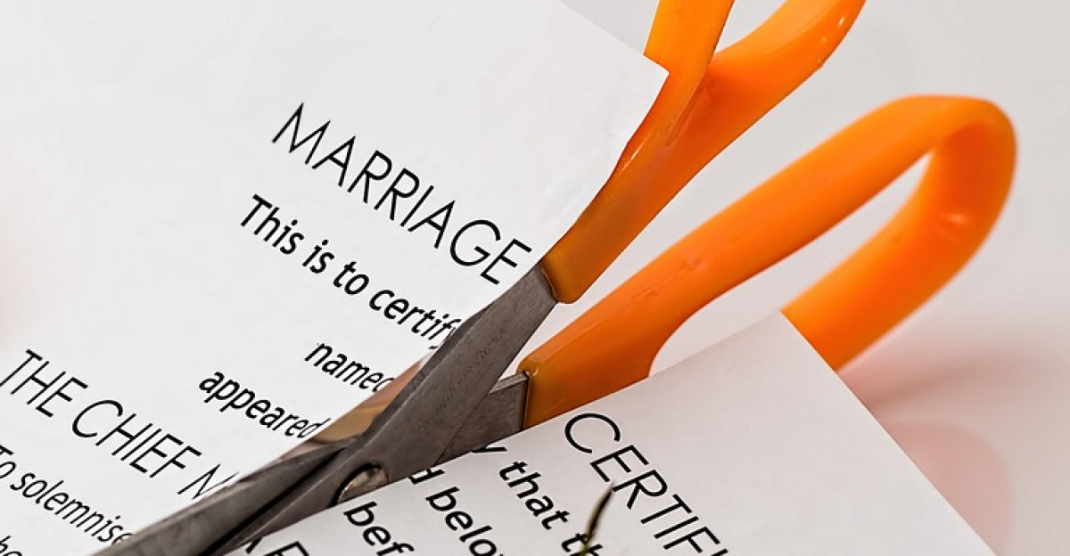 divorce, separation, marriage breakup, split, argument, relationship, conflict, breach of contract, quarrel, problem, upset, unhappy, sad, failure, broken trust, heartbroken, alimony, marriage guidance, counselling, maintenance, divorce lawyer, divorce, divorce, divorce, divorce, divorce